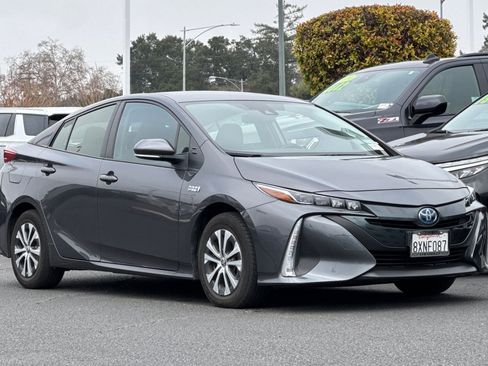Used 2021 Toyota Prius Prime LE image 2
