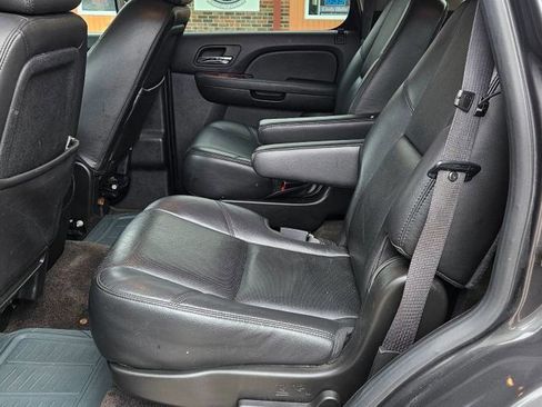 Used 2010 GMC Yukon SLT w/ SLT Chrome Package AWD/4WD image 8