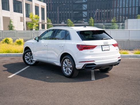 Used 2021 Audi Q3 2.0T Premium w/ Convenience Package AWD/4WD image 3