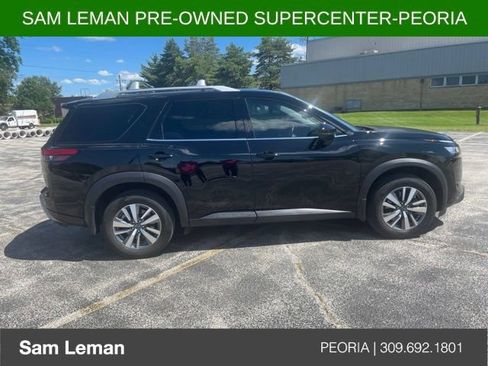 Used 2023 Nissan Pathfinder SL w/ Black Appearance Package AWD/4WD image 3