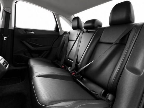 Used 2019 Volkswagen Jetta SE w/ Cold Weather Package FWD image 18