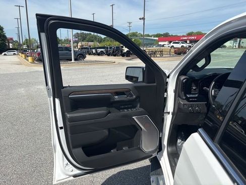Used 2024 Chevrolet Silverado 1500 High Country w/ Technology Package AWD/4WD image 11