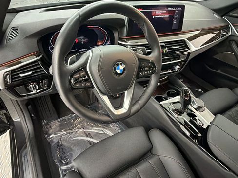 Used 2023 BMW 530i w/ Premium Package RWD image 4