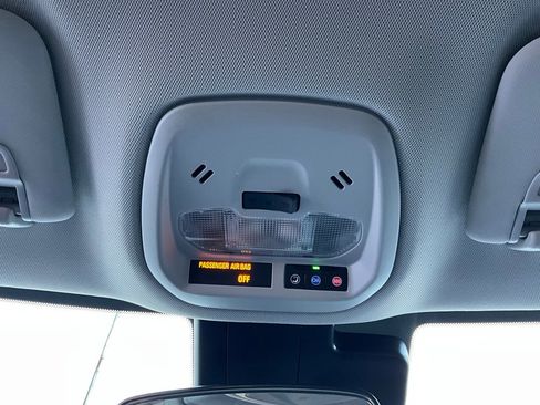 Used 2025 Chevrolet Trax LT image 15