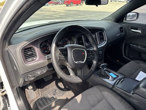 Used 2018 Dodge Charger SXT w/ Blacktop Package image 9