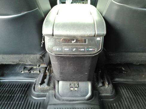 Used 2021 Toyota Highlander XLE image 32