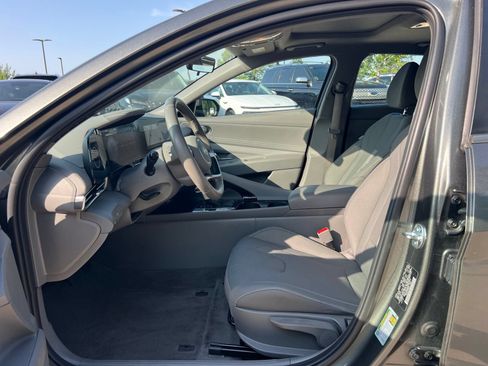 Used 2025 Hyundai Elantra SEL FWD image 23