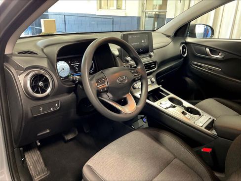 Used 2023 Hyundai Kona SE image 8