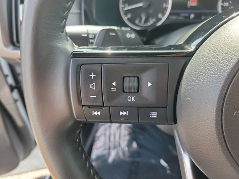 Used 2025 Nissan Pathfinder SL FWD image 20