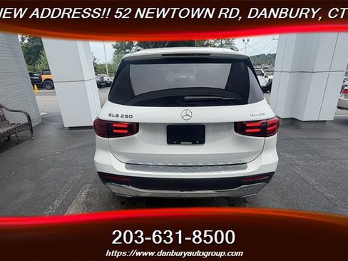 Used 2025 Mercedes-Benz GLB 250 4MATIC image 4