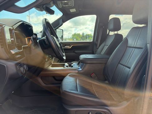 Used 2024 Chevrolet Silverado 2500 High Country w/ Technology Package AWD/4WD image 16