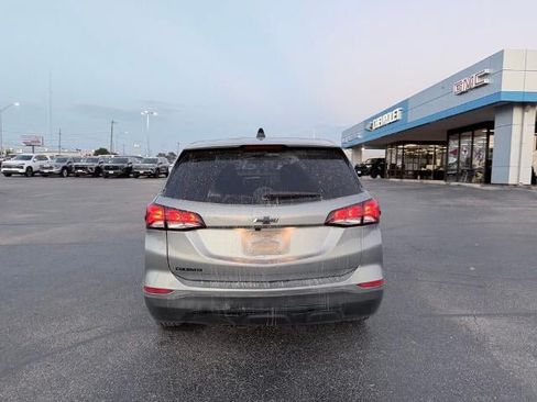 Used 2024 Chevrolet Equinox LS w/ LS Convenience Package FWD image 4