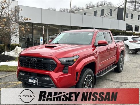 Used 2025 Toyota Tacoma TRD Sport image 1