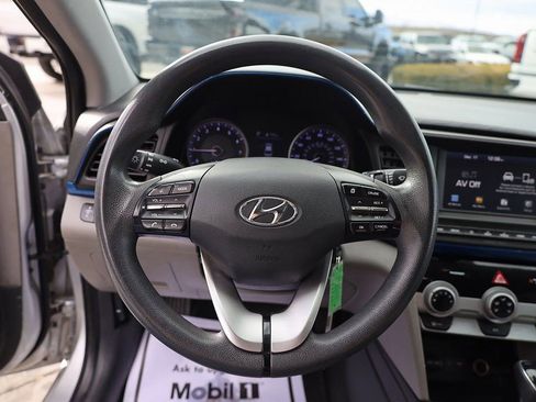 Used 2019 Hyundai Elantra SEL image 13