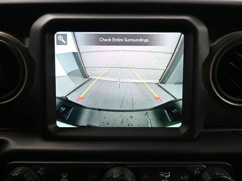 Used 2023 Jeep Gladiator Sport image 19