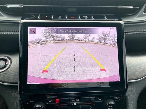 Used 2023 Jeep Grand Cherokee Limited image 19