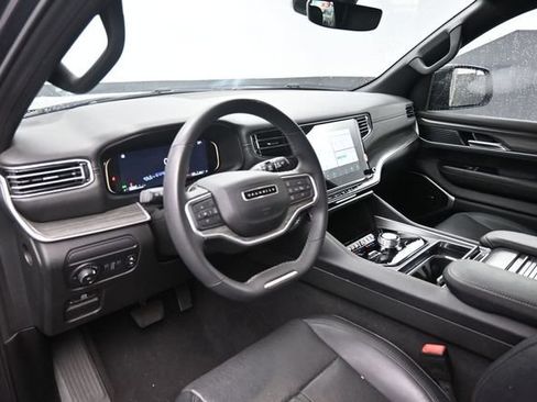 Used 2024 Jeep Wagoneer Series II AWD/4WD image 16
