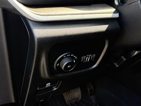 Used 2023 Jeep Grand Cherokee L Limited AWD/4WD image 7