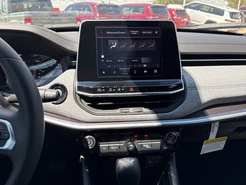 New 2025 Jeep Compass Sport image 32