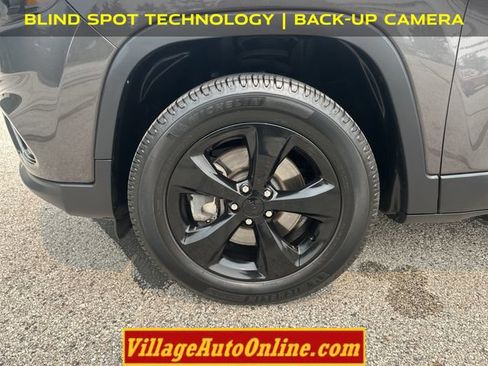 Used 2020 Jeep Cherokee Latitude Plus AWD/4WD image 9