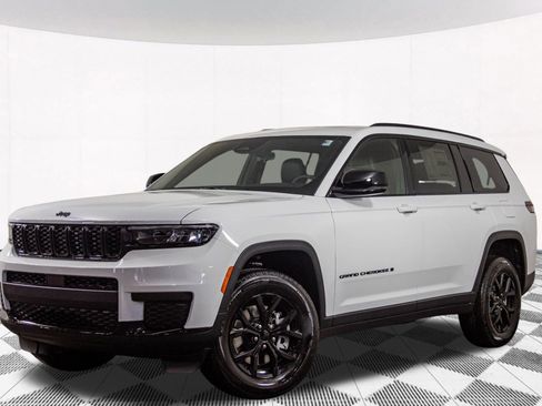 New 2025 Jeep Grand Cherokee L Altitude image 2