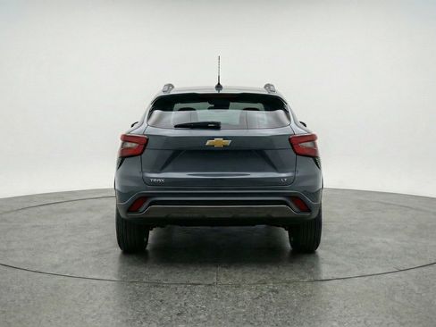 Used 2025 Chevrolet Trax LT FWD image 7