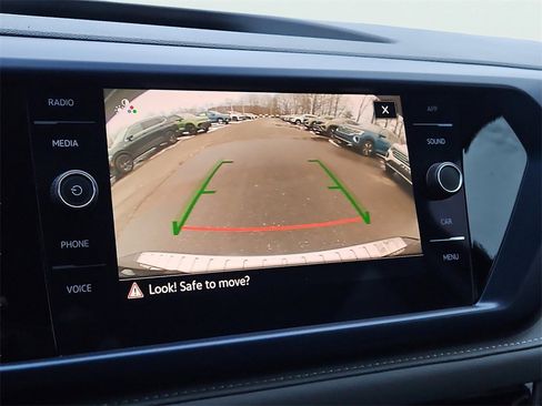 Used 2024 Volkswagen Taos SE image 15