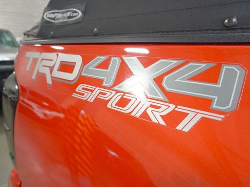 Used 2016 Toyota Tacoma TRD Sport AWD/4WD image 7