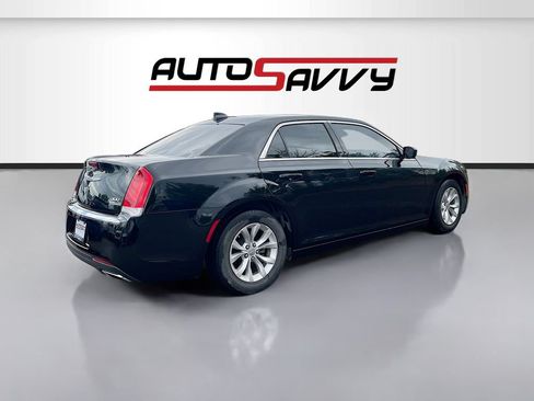 Used 2023 Chrysler 300 Touring RWD image 7