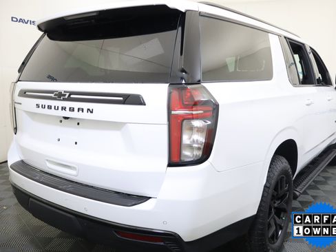 Certified 2024 Chevrolet Suburban Z71 w/ Luxury Package image 5