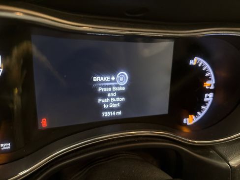 Used 2018 Jeep Grand Cherokee Laredo image 5