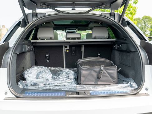 New 2026 Land Rover Range Rover Velar S image 25