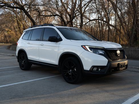 Used 2021 Honda Passport Sport image 2