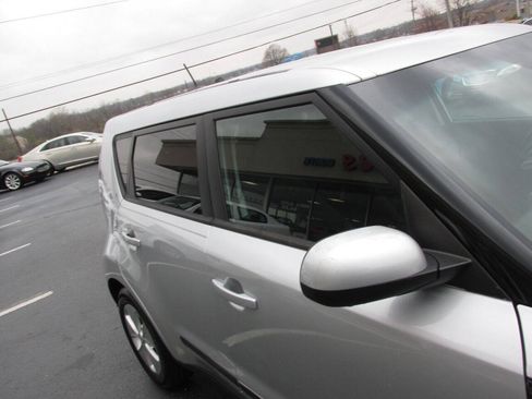 Used 2015 Kia Soul FWD image 40