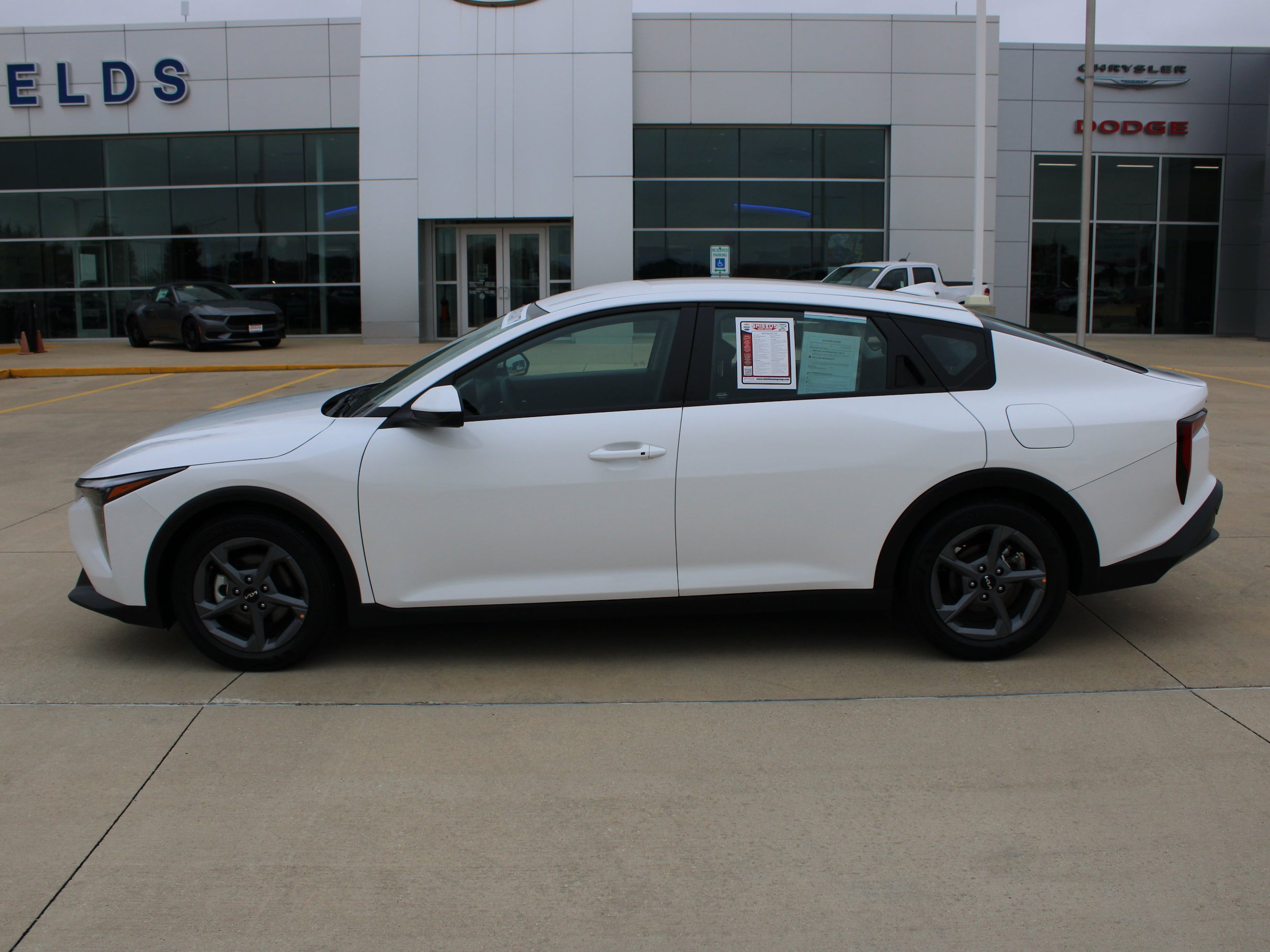 Used 2025 Kia K4 FWD image 3