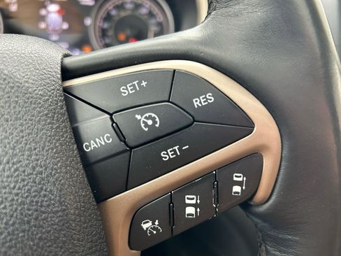 Used 2015 Jeep Cherokee Limited w/ Luxury Group FWD image 20