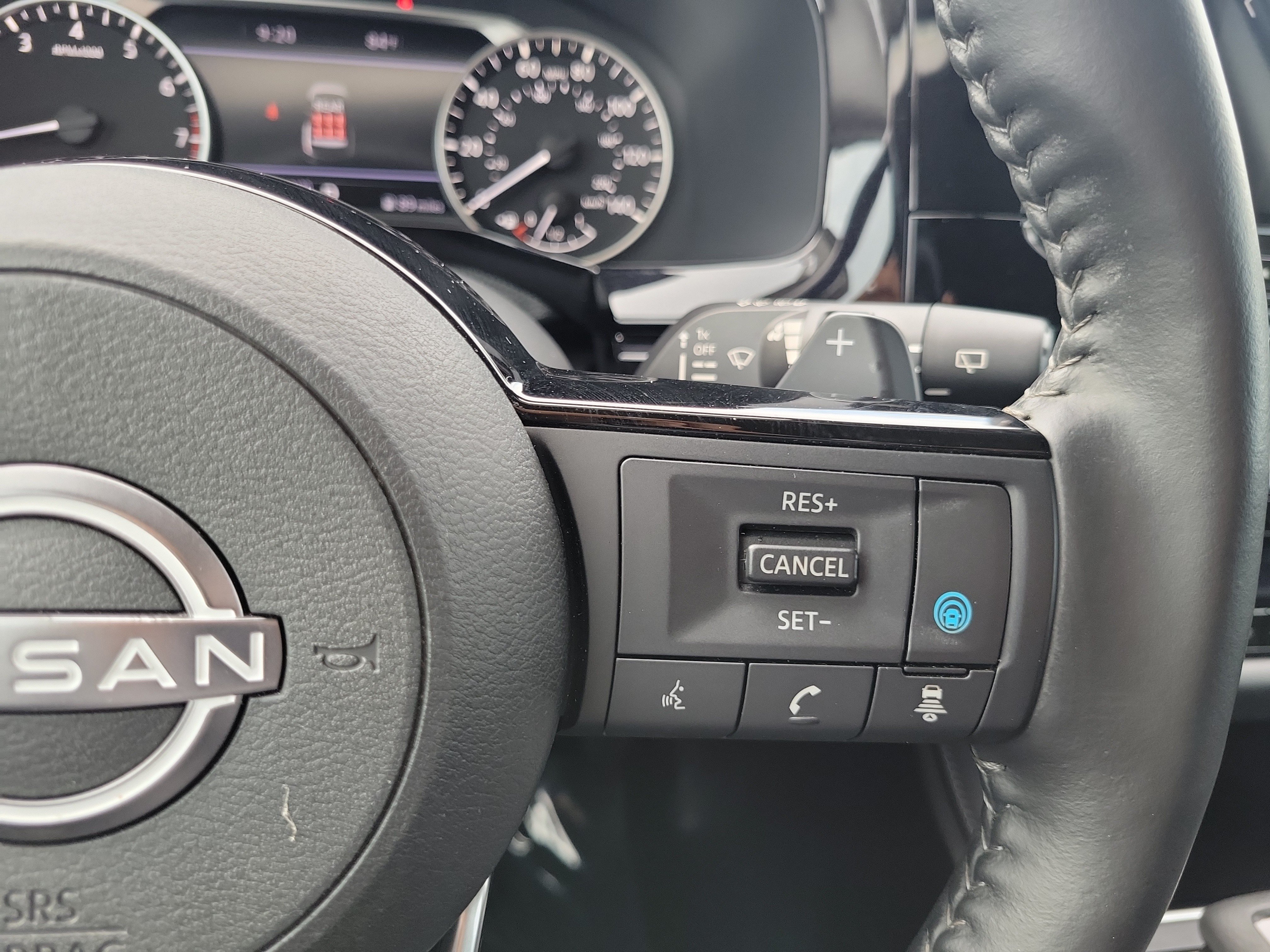 Used 2024 Nissan Pathfinder SL w/ Black Appearance Package FWD image 24