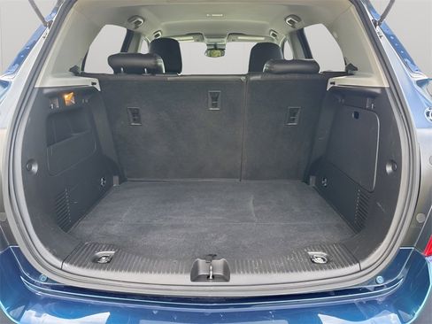 Used 2020 Chevrolet Trax LT w/ LT Convenience Package image 16