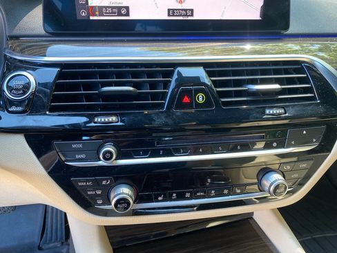 Used 2019 BMW 530i xDrive w/ Convenience Package AWD/4WD image 18