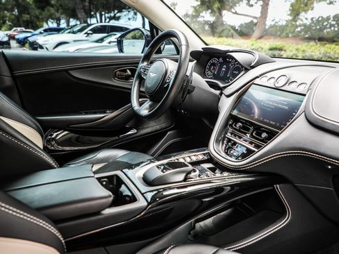 Used 2022 Aston Martin DBX AWD/4WD image 15