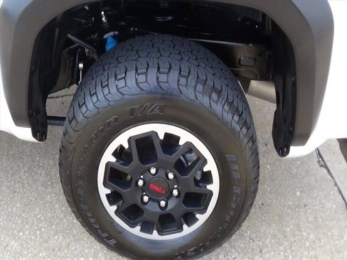 Used 2025 Toyota Tacoma TRD Off-Road image 12