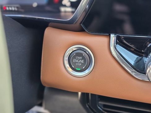 Used 2025 GMC Canyon AT4 w/ AT4 Premium Package AWD/4WD image 35