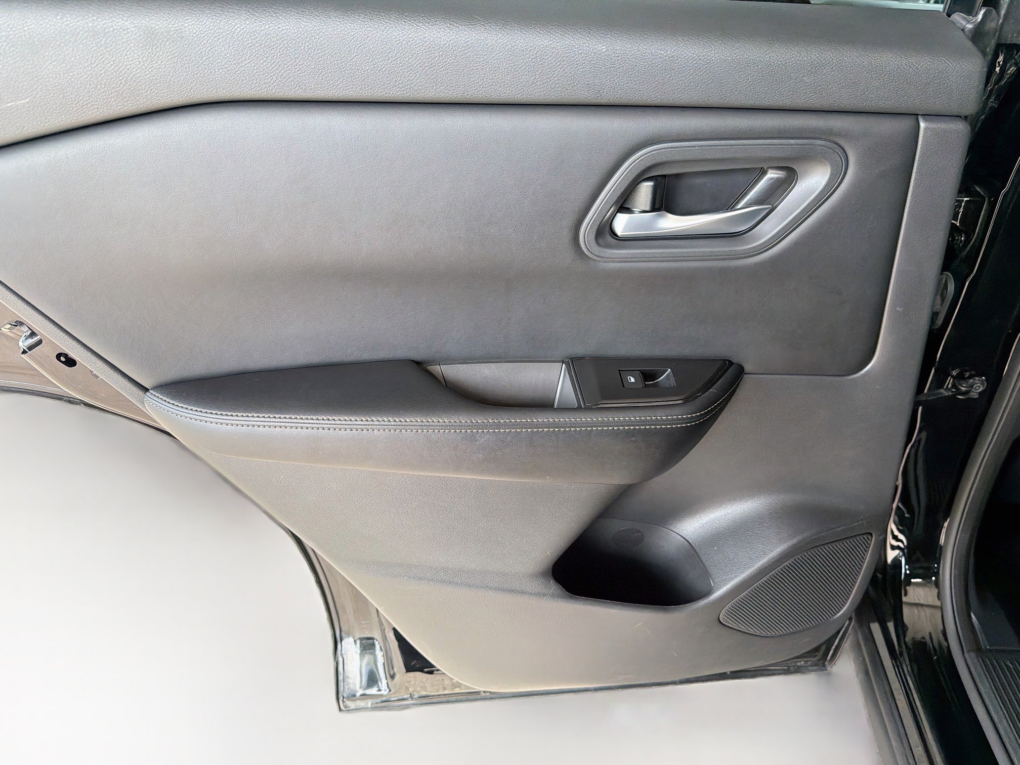 Used 2025 Nissan Rogue SV AWD/4WD image 25