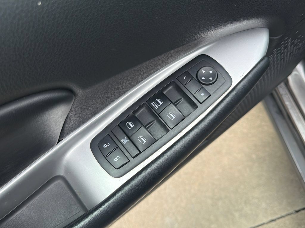 Used 2017 Dodge Journey SE w/ Flexible Seating Group FWD image 17