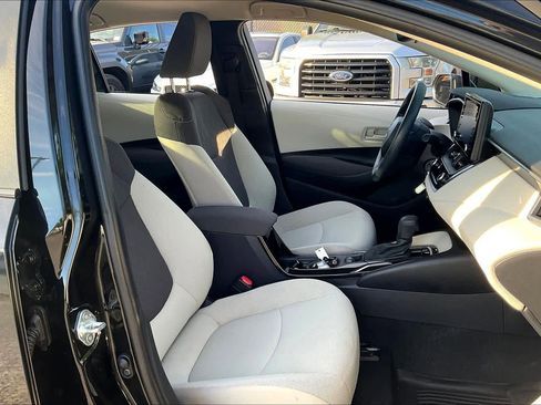 Used 2022 Toyota Corolla LE FWD image 9