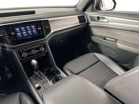 Used 2023 Volkswagen Atlas Cross Sport SE FWD image 22