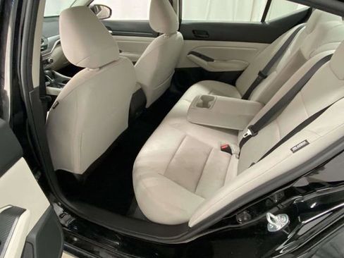 Used 2025 Nissan Altima 2.5 SV image 8