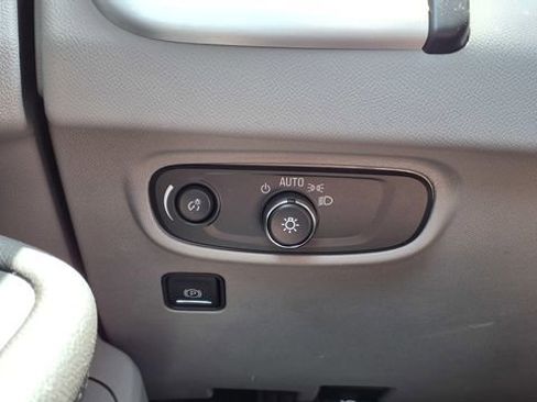 Used 2023 GMC Terrain SLE image 28