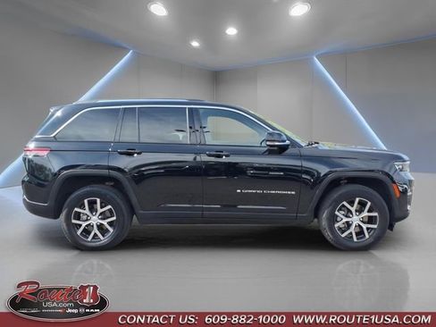 Used 2023 Jeep Grand Cherokee Limited AWD/4WD image 2