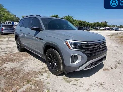 Used 2024 Volkswagen Atlas Peak Edition SE AWD/4WD image 2